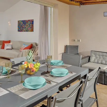 D'arancia - Sherdenia Luxury Apartment